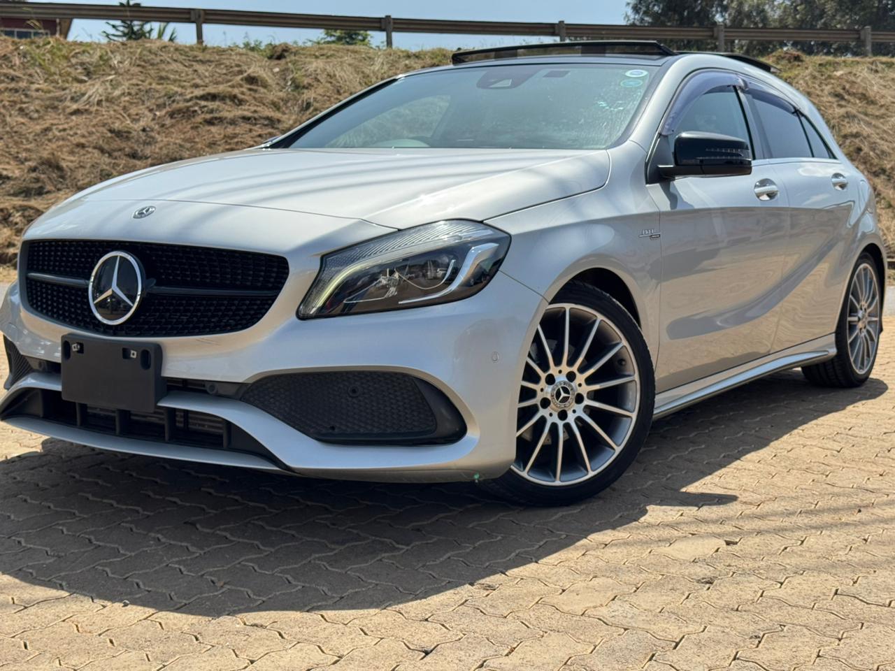 2019-Mercedes Baenz A180 AMG- Silver