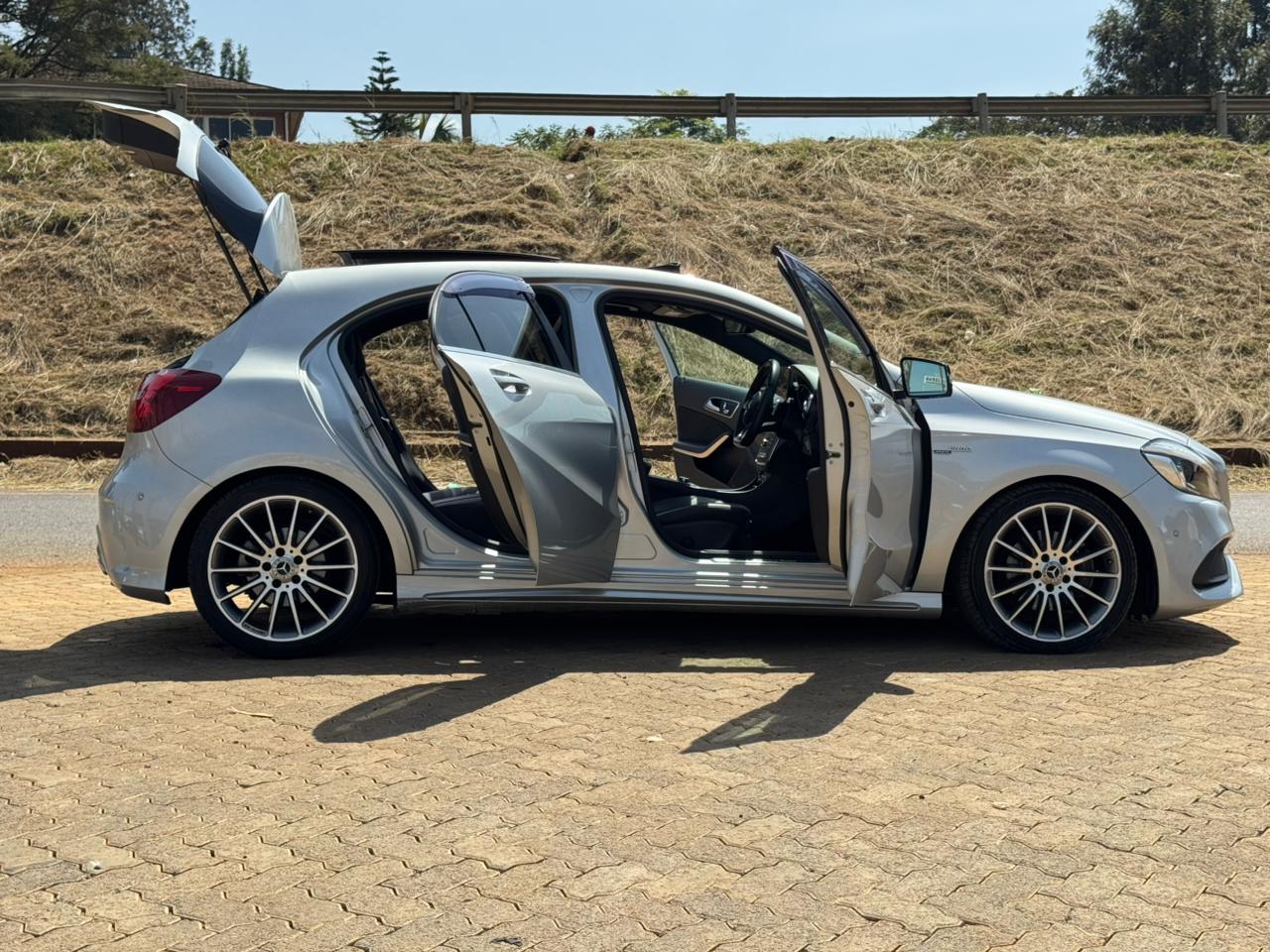 2019-Mercedes Baenz A180 AMG- Silver