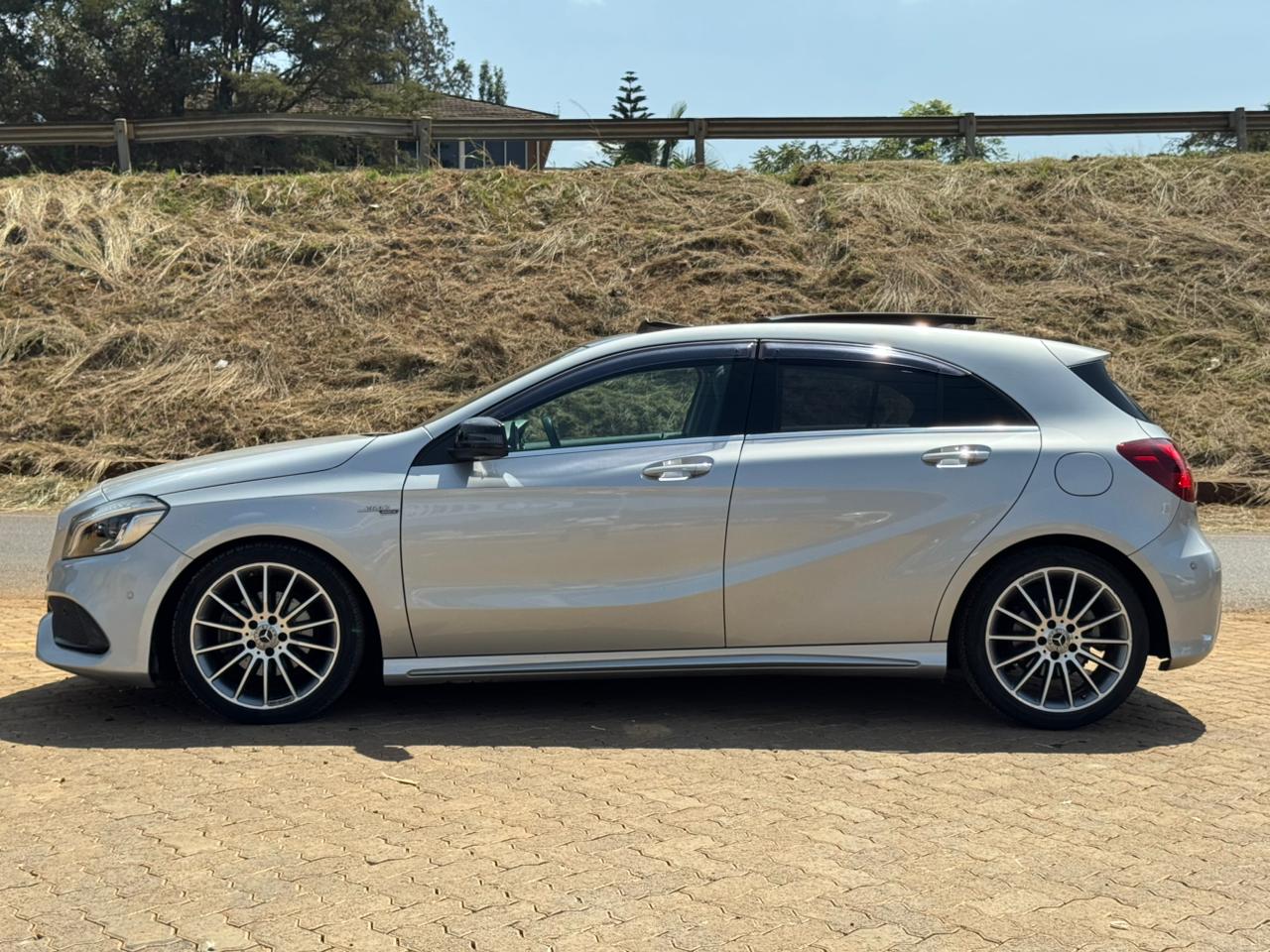 2019-Mercedes Baenz A180 AMG- Silver