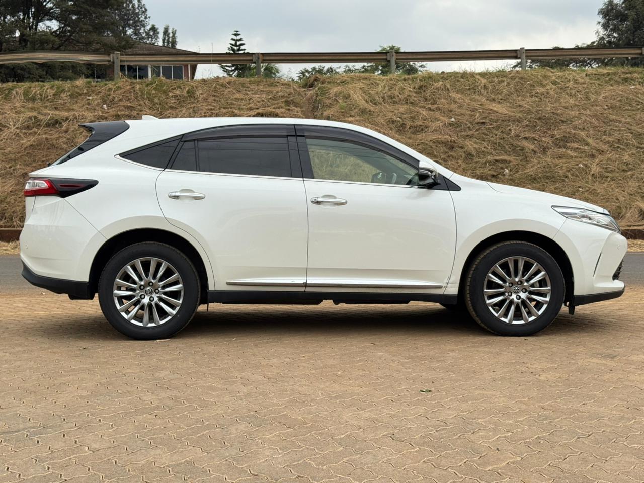 2019-Toyota Harrier- White