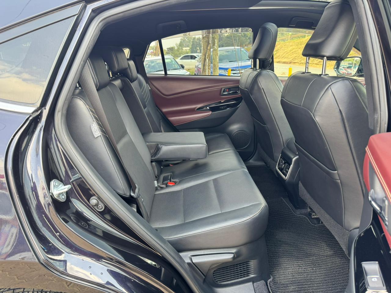 2019-Toyota Harrier – Black