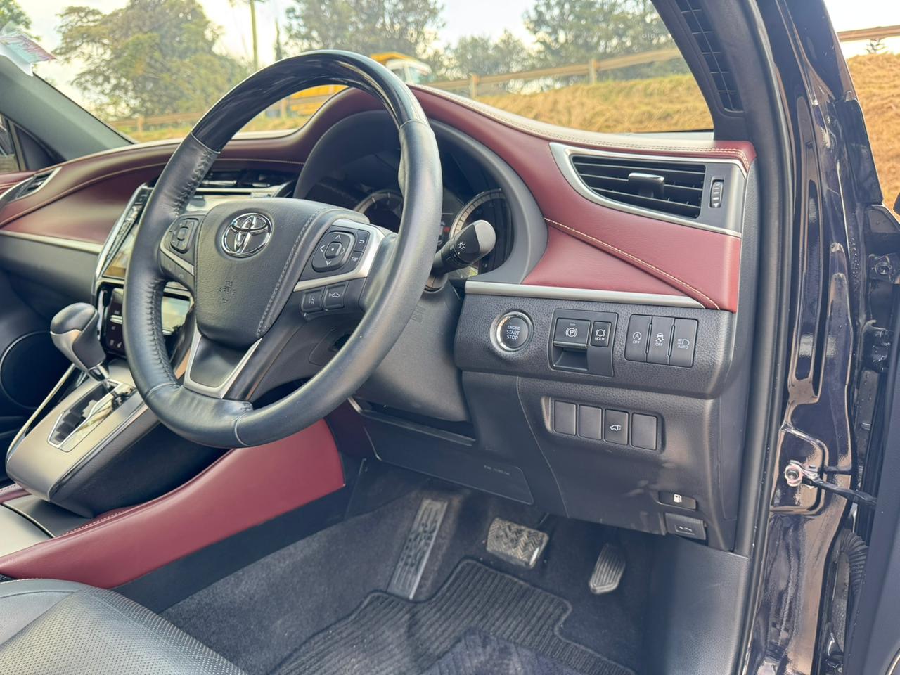 2019-Toyota Harrier – Black