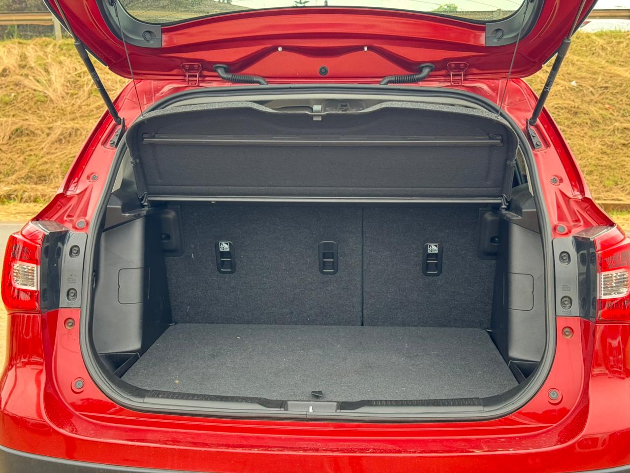 2019- Suzuki S-Cross -Whine Red