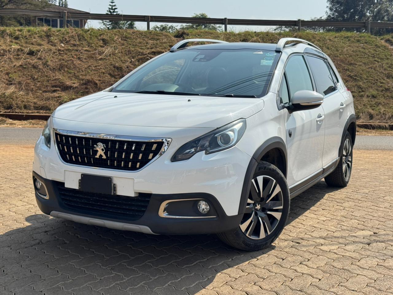 2019- Peugeot 208 -White