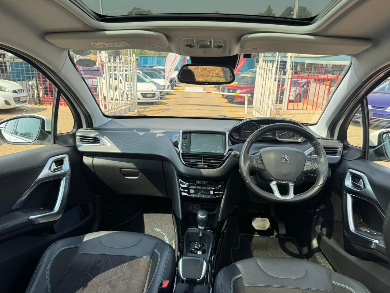 2019- Peugeot 208 -White