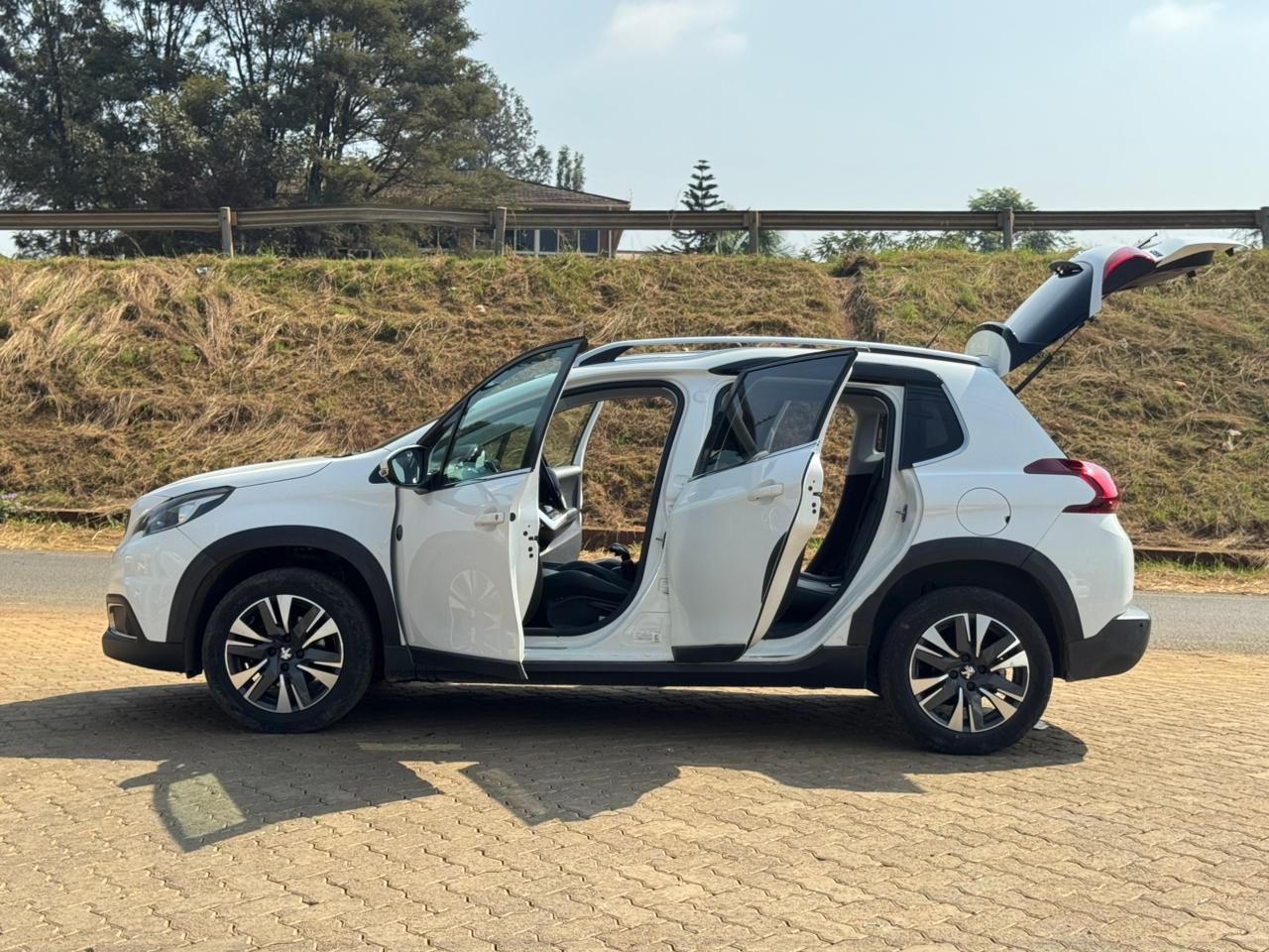 2019- Peugeot 208 -White