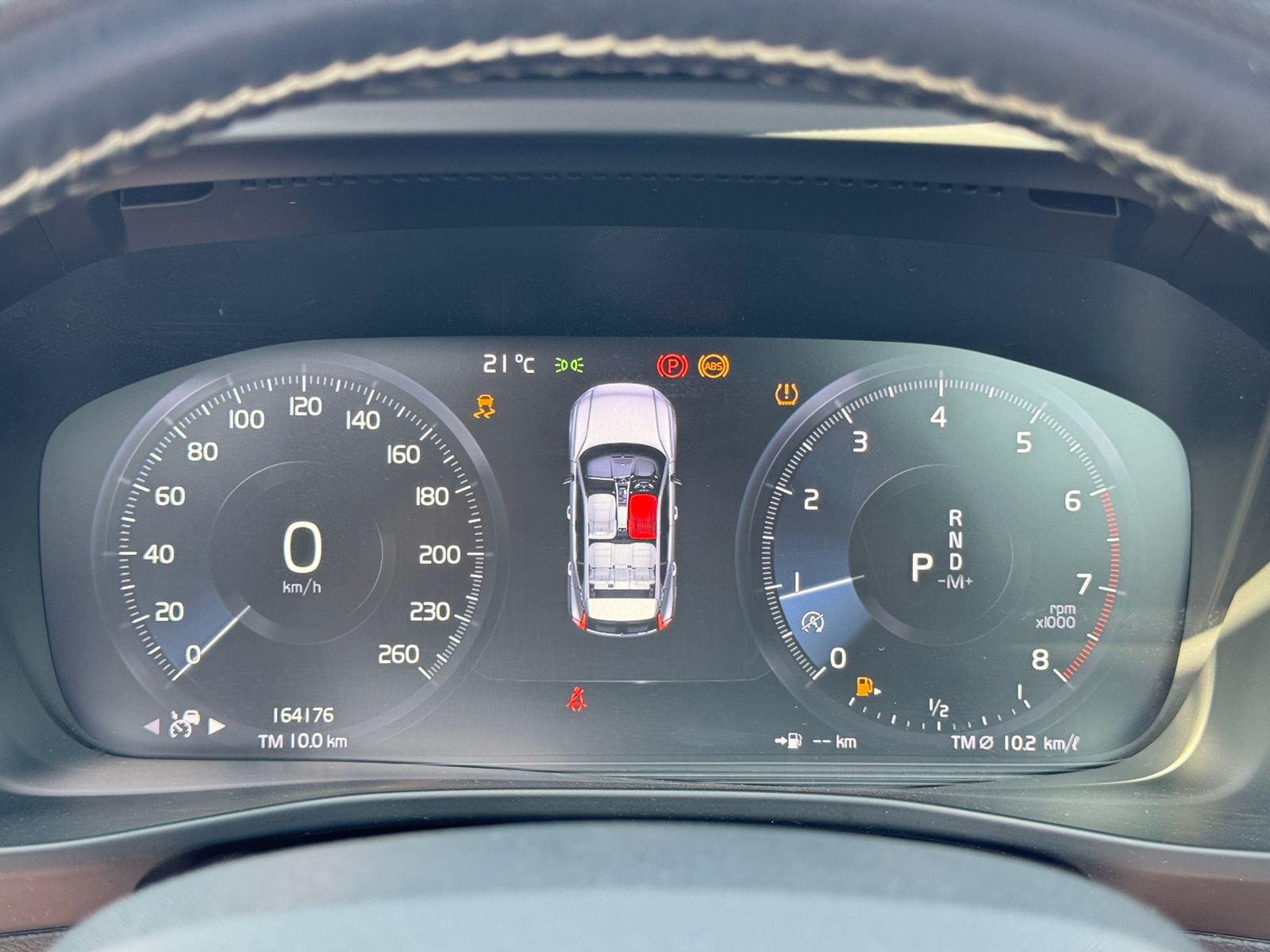 2018- Volvo XC40 -White