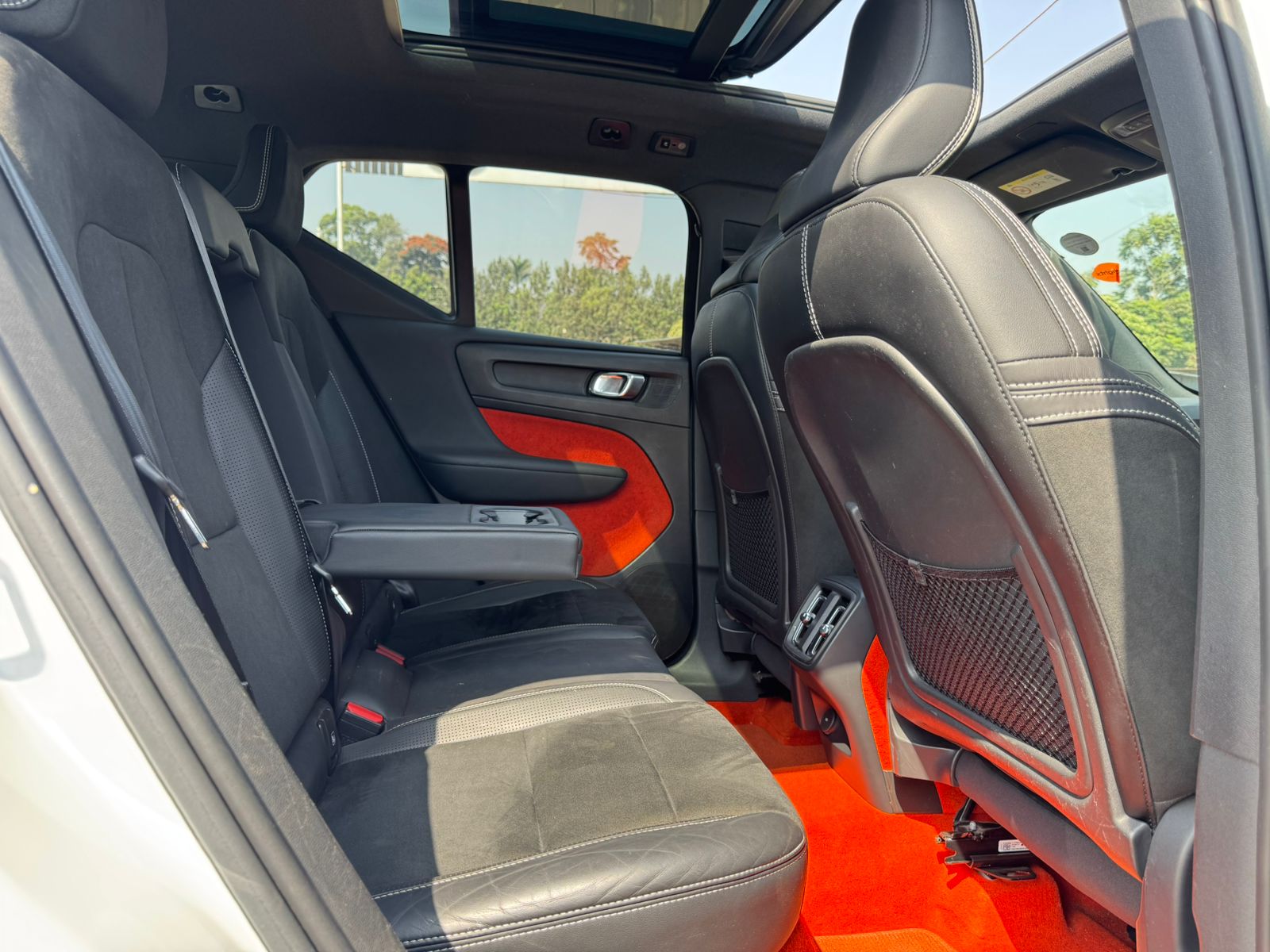 2018- Volvo XC40 -White