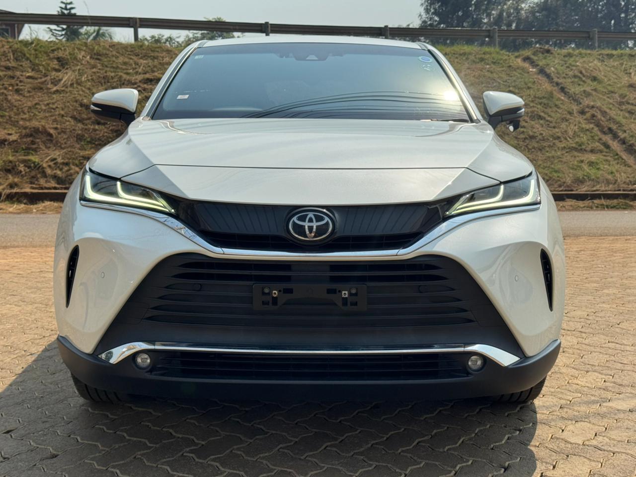 2020- Toyota Harrier Z- White