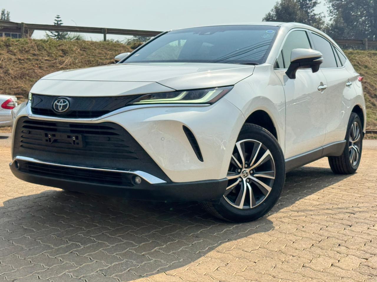 2020- Toyota Harrier Z- White