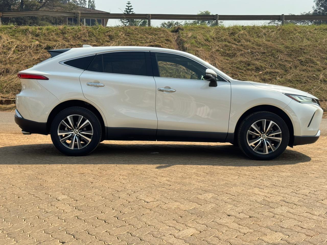 2020- Toyota Harrier Z- White