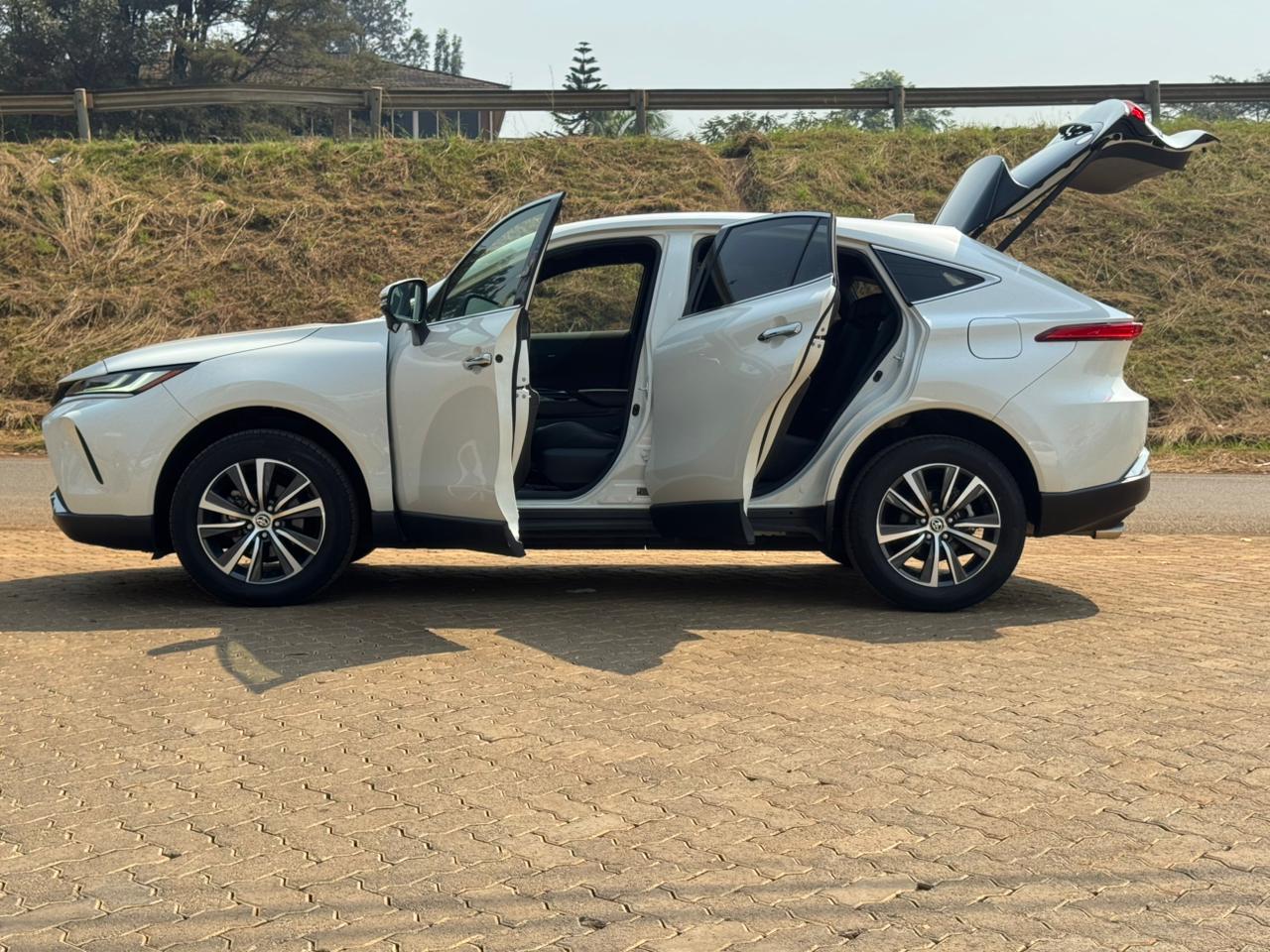 2020- Toyota Harrier Z- White