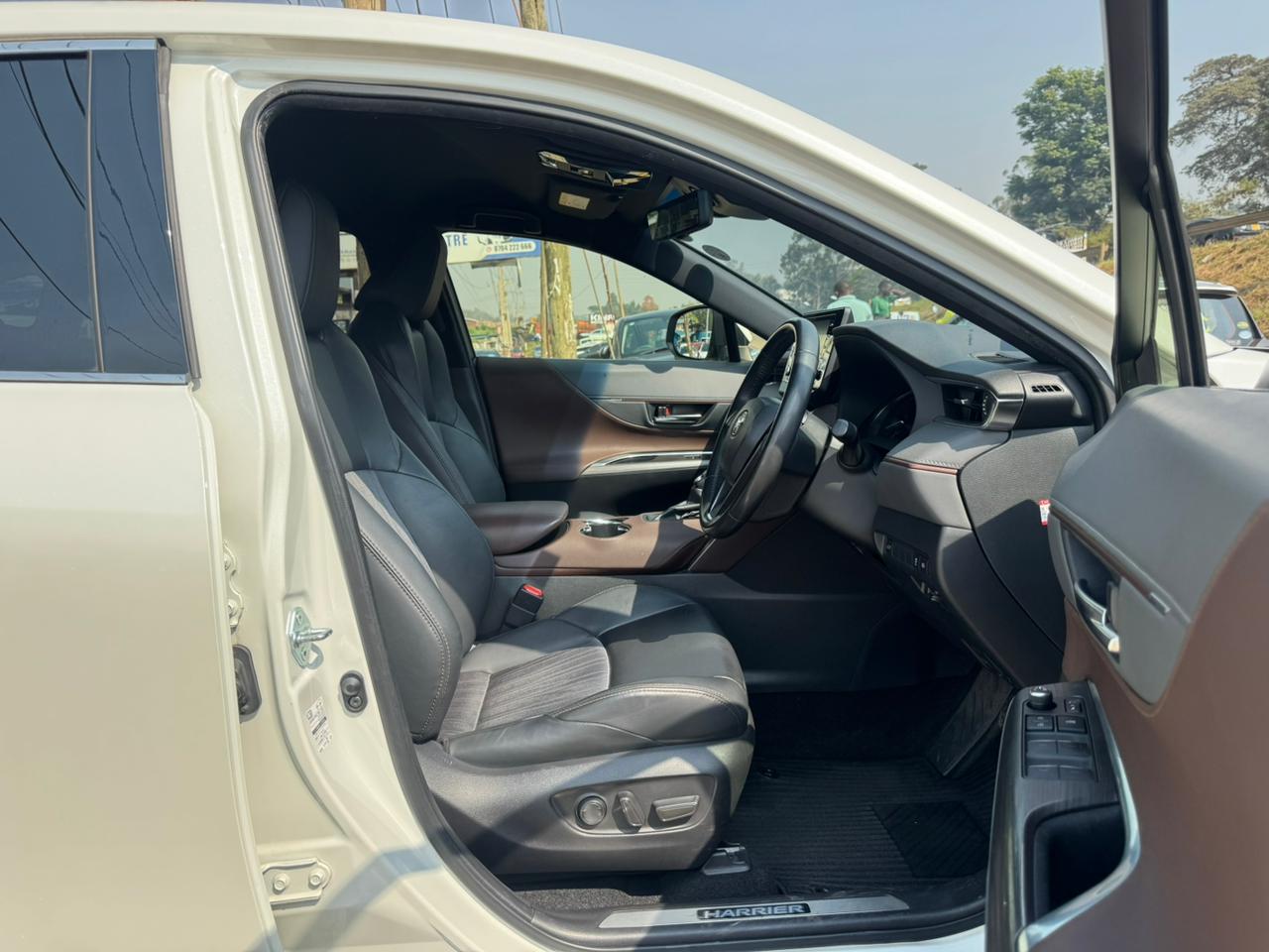 2020- Toyota Harrier Z- White