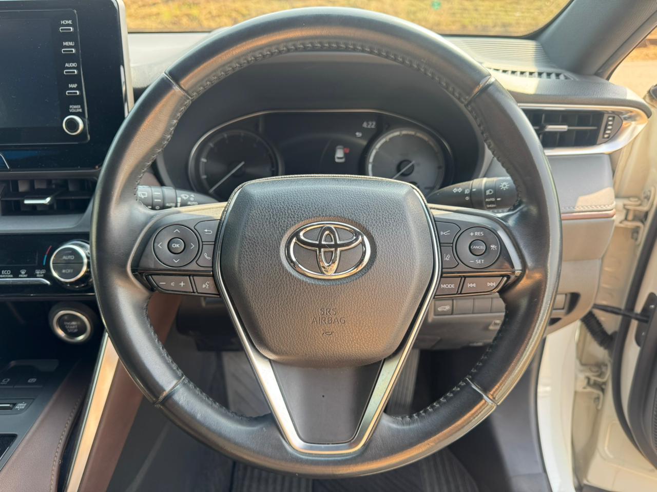 2020- Toyota Harrier Z- White