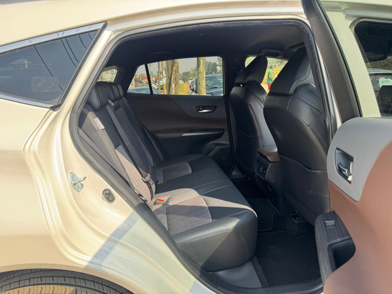 2020- Toyota Harrier Z- White