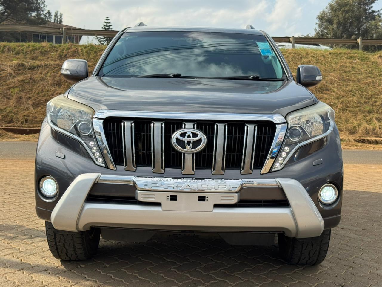2016- Toyota Landcruiser TX.L-Gray