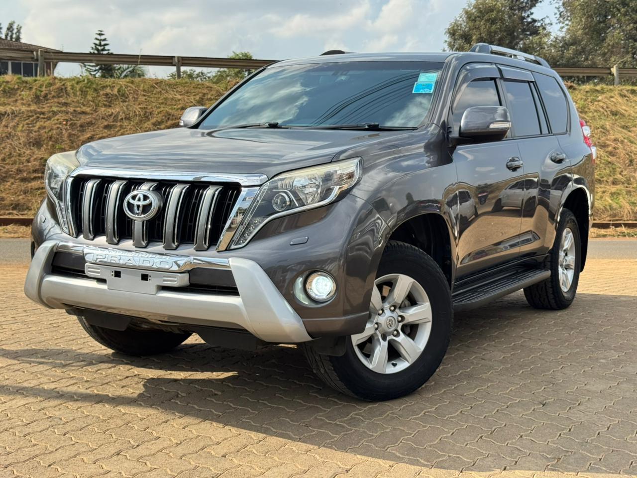 2016- Toyota Landcruiser TX.L-Gray