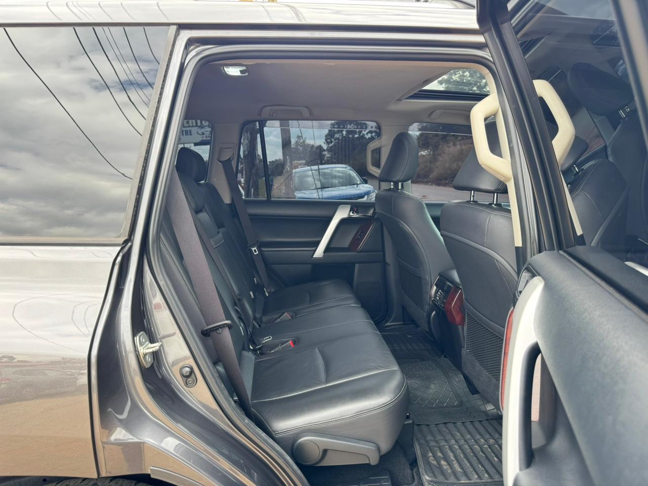 2016- Toyota Landcruiser TX.L-Gray