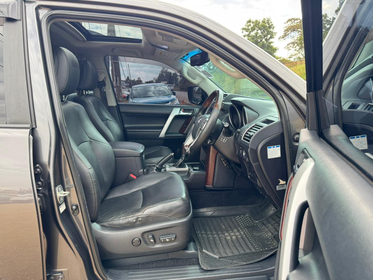 2016- Toyota Landcruiser TX.L-Gray