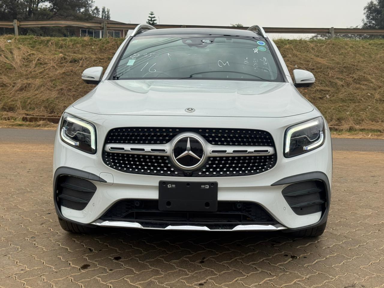 2020- Mercedes Bens GLB 200d – White
