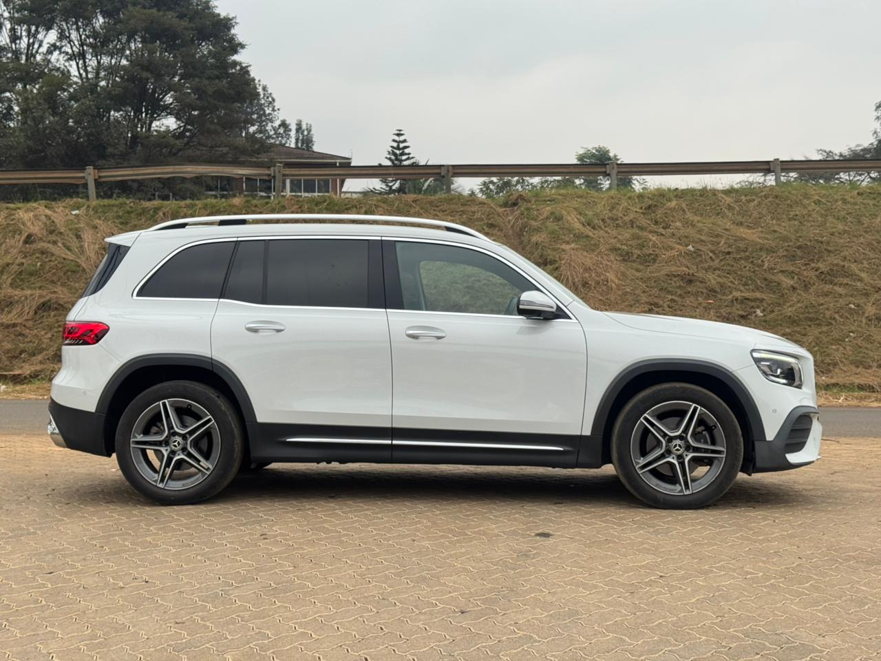 2020- Mercedes Bens GLB 200d – White