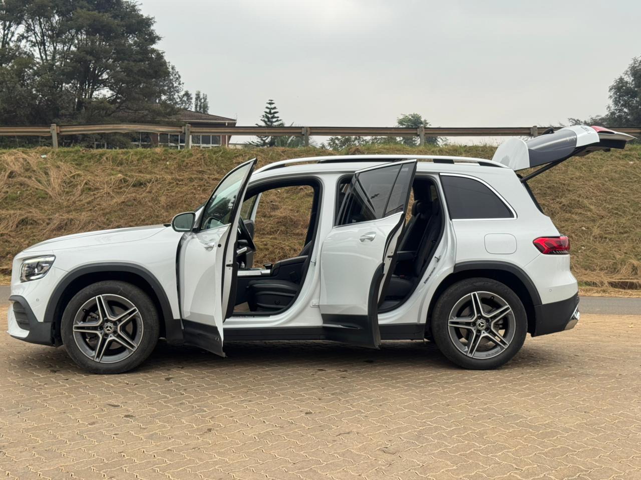 2020- Mercedes Bens GLB 200d – White