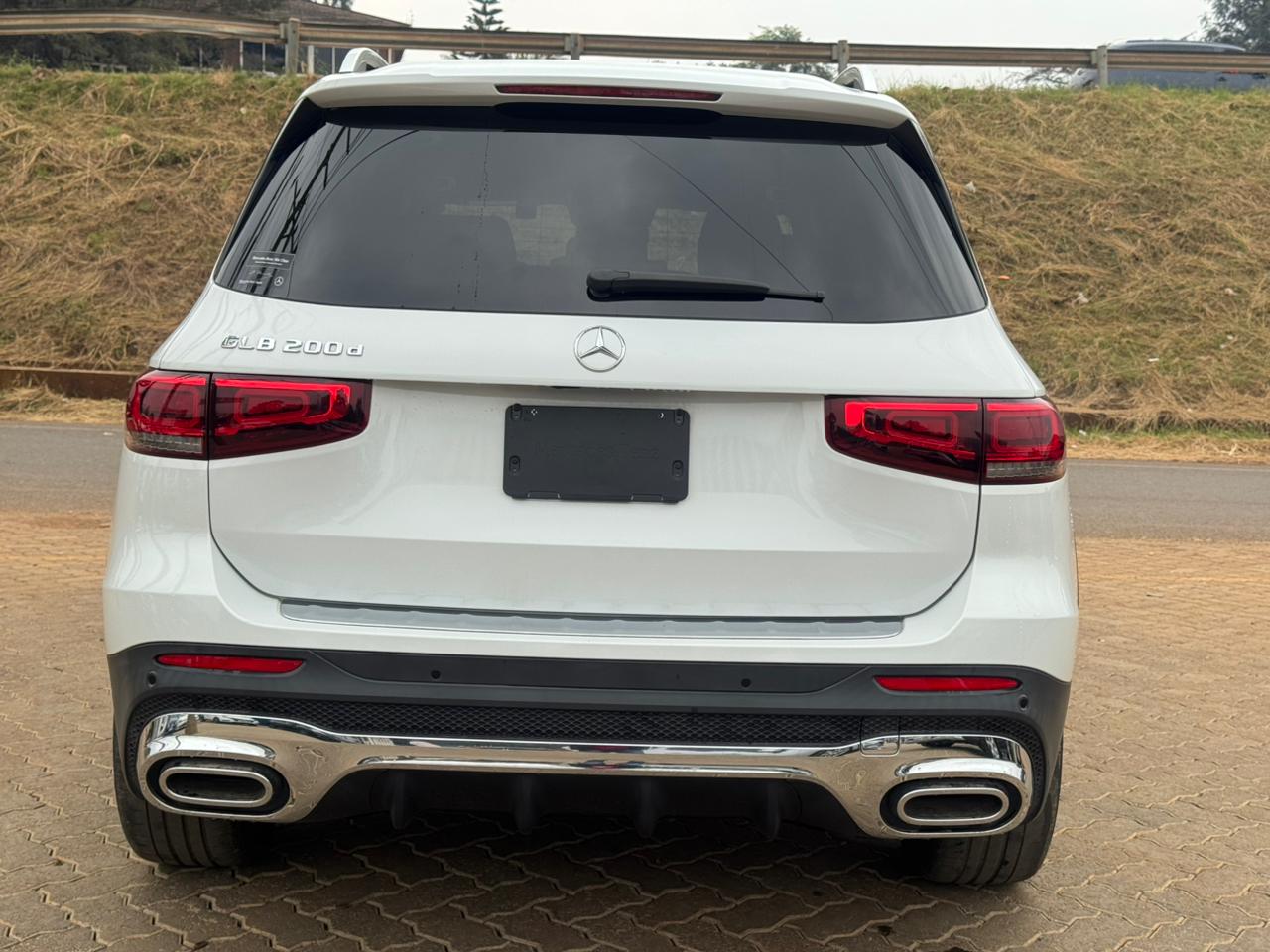 2020- Mercedes Bens GLB 200d – White
