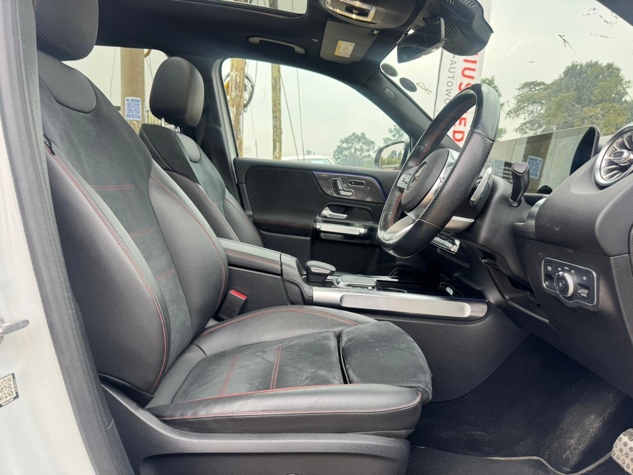 2020- Mercedes Bens GLB 200d – White
