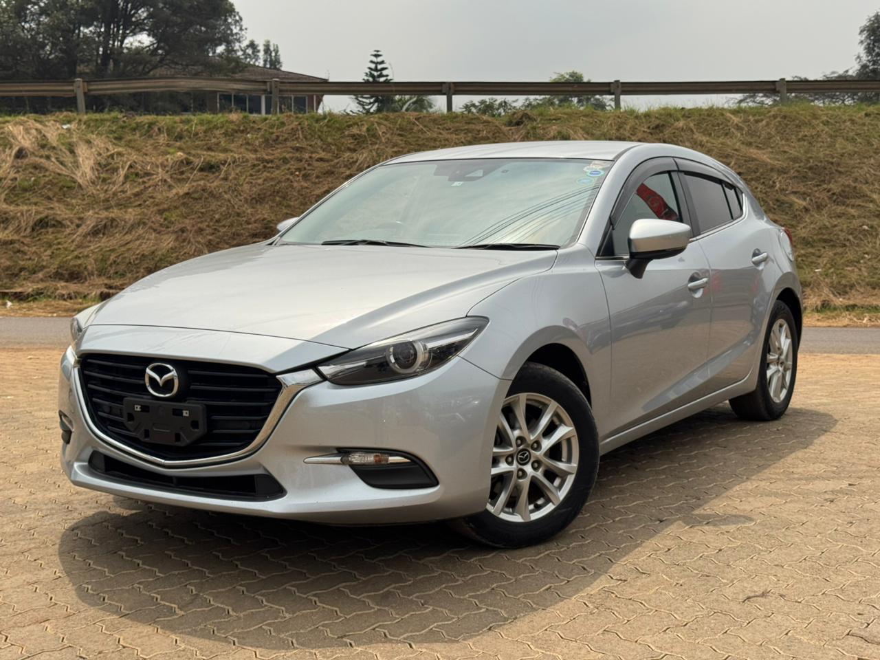 2018- Mazda Axela SkyactivD- Gray