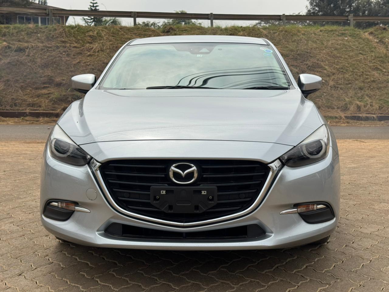 2018- Mazda Axela SkyactivD- Gray