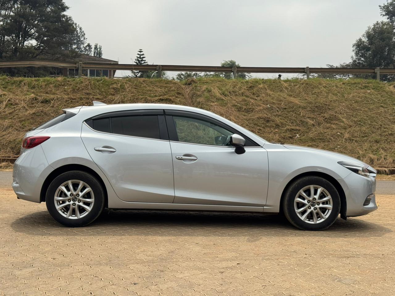 2018- Mazda Axela SkyactivD- Gray