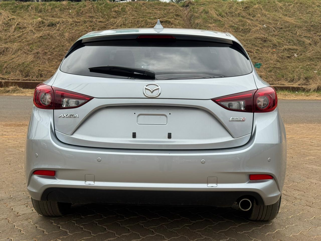 2018- Mazda Axela SkyactivD- Gray