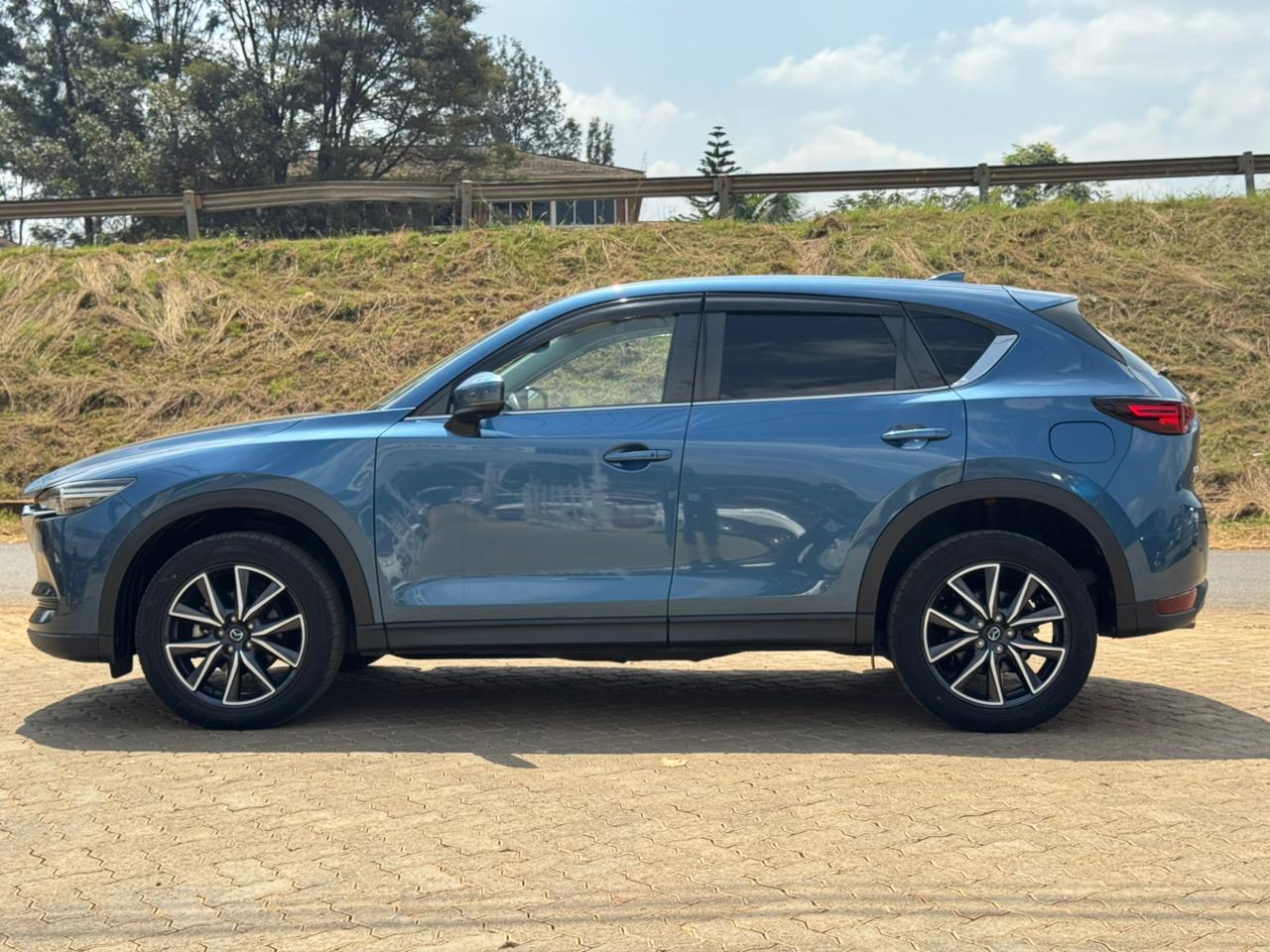 2018- Mazda cx5 (Skyactiv-D-AWD)- Blue