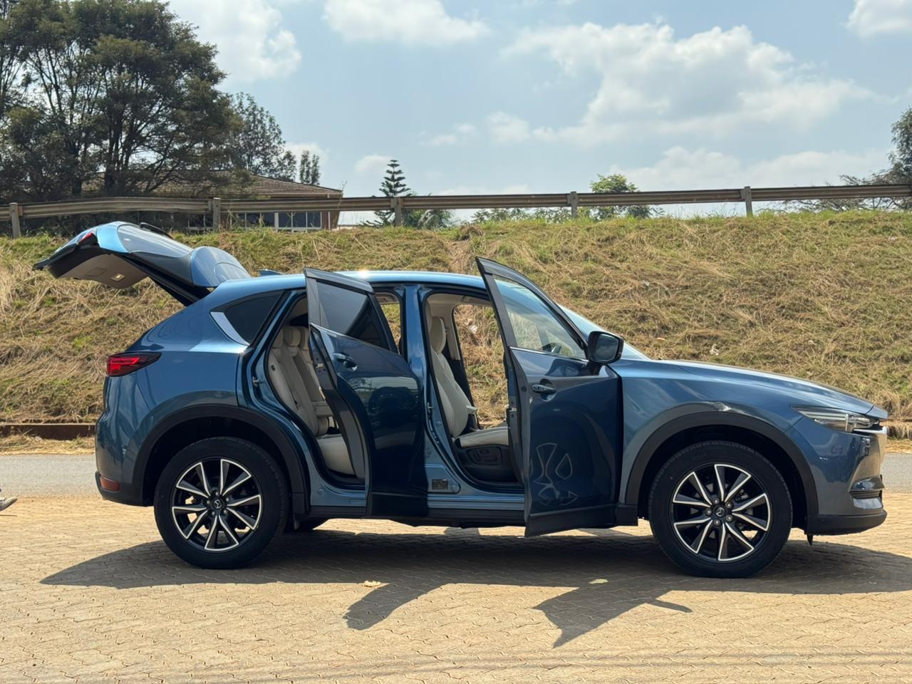 2018- Mazda cx5 (Skyactiv-D-AWD)- Blue