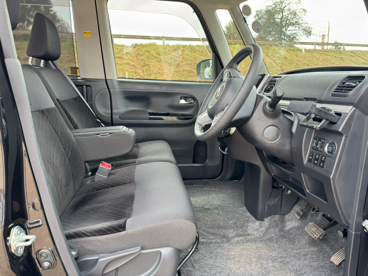 2019- Daihatsu Tanto -Black