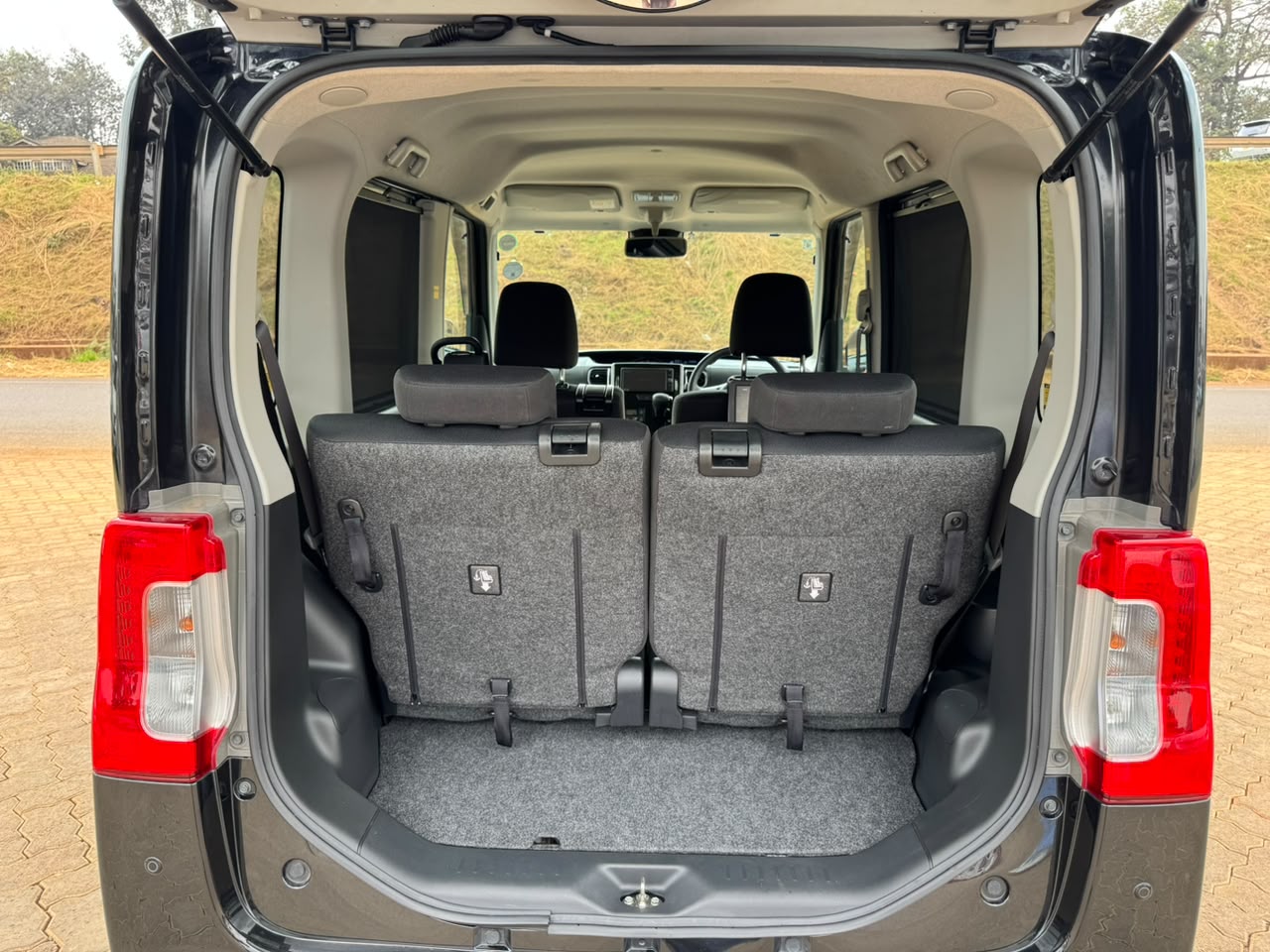 2019- Daihatsu Tanto -Black