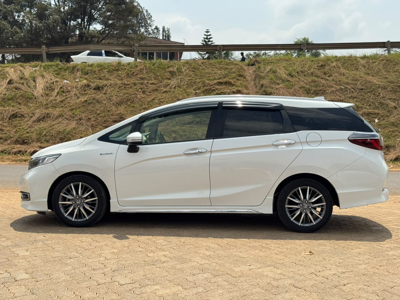 2019- Honda Shuttle Hybrid- White
