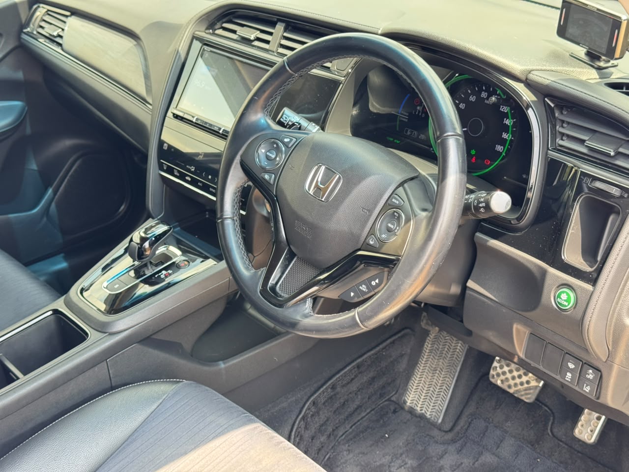 2019- Honda Shuttle Hybrid- White