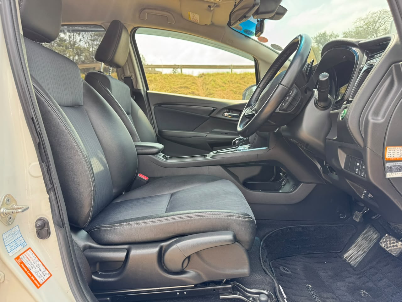 2019- Honda Shuttle Hybrid- White