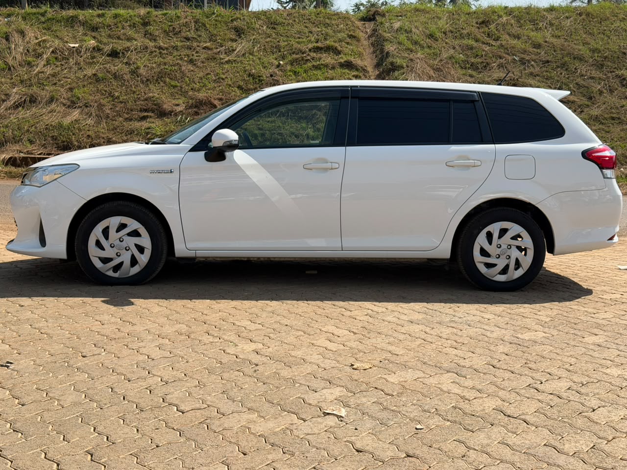2019 – Toyota Firlder (Hybrid) – White