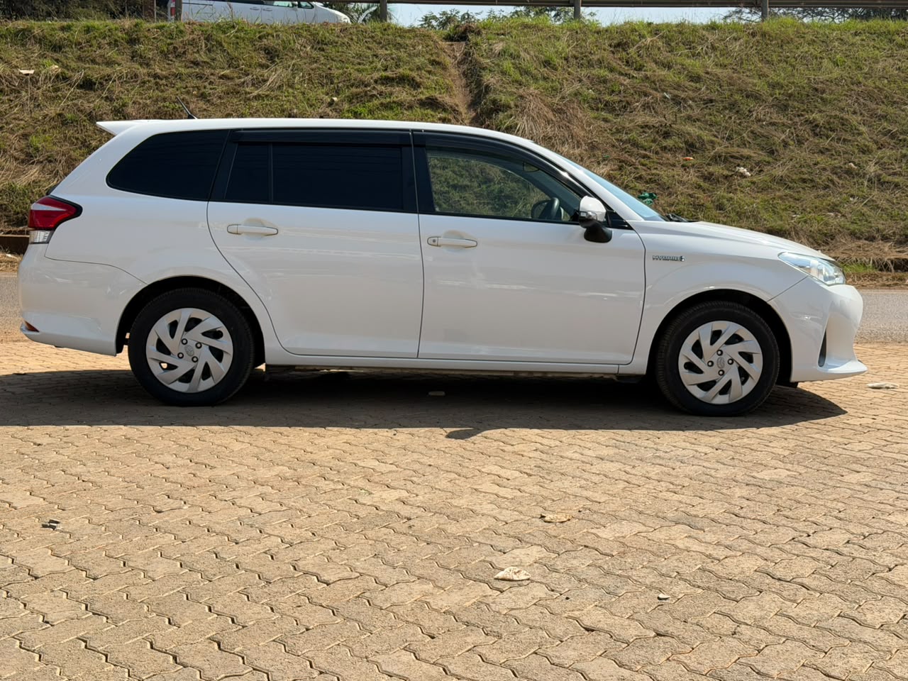 2019 – Toyota Firlder (Hybrid) – White
