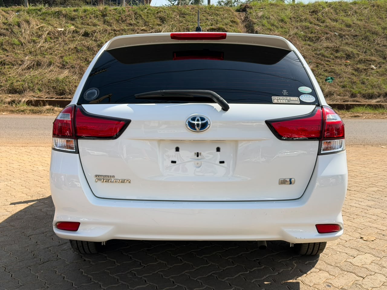 2019 – Toyota Firlder (Hybrid) – White