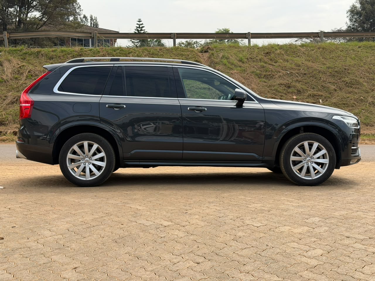 2019 -Volvo XC-90 T5 AWD -Black
