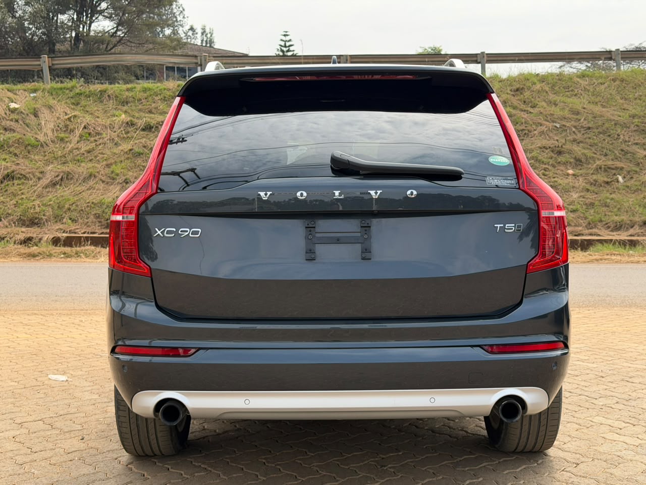 2019 -Volvo XC-90 T5 AWD -Black