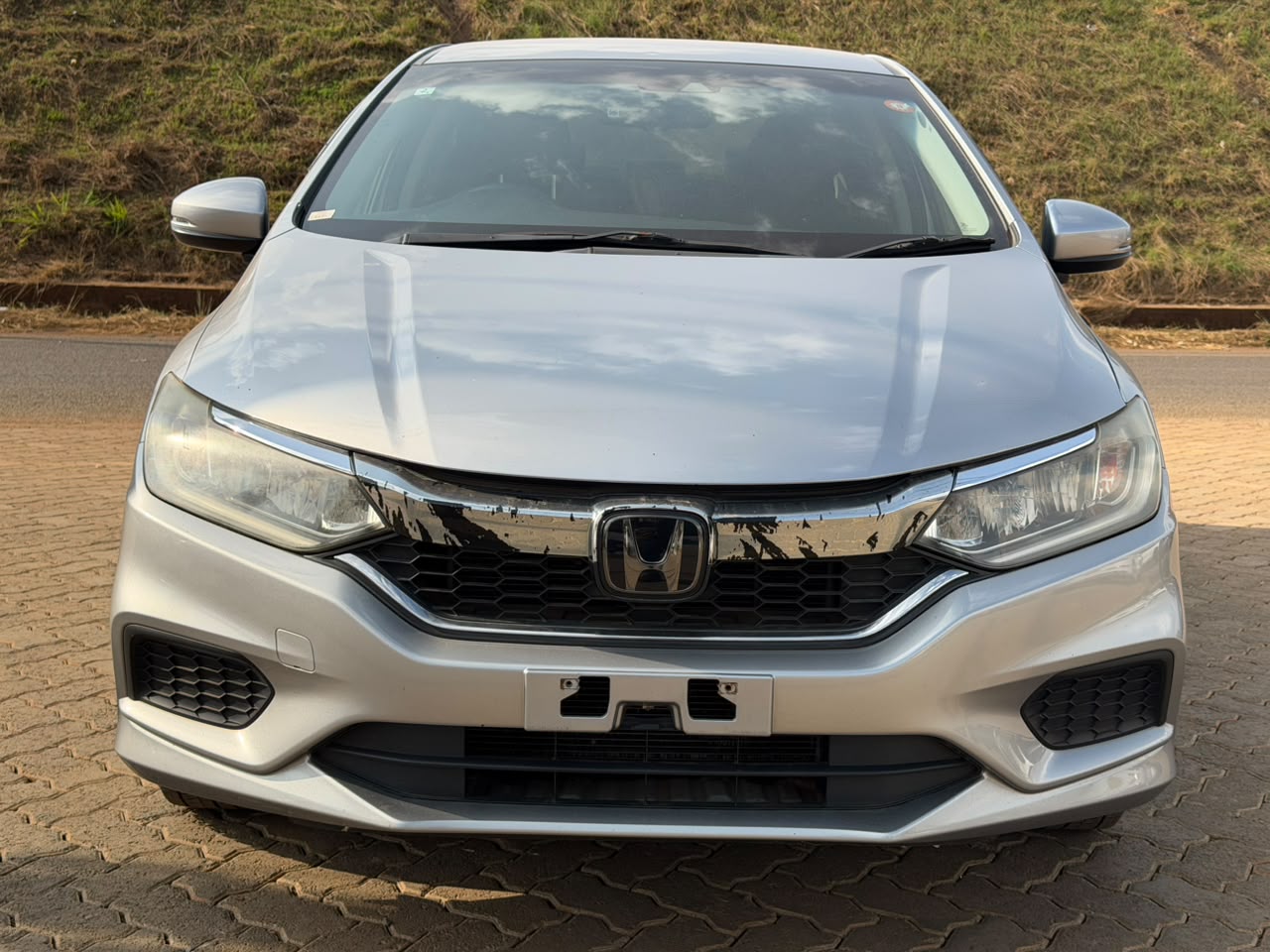 2018 -Honda Grace Hybrid -Silver
