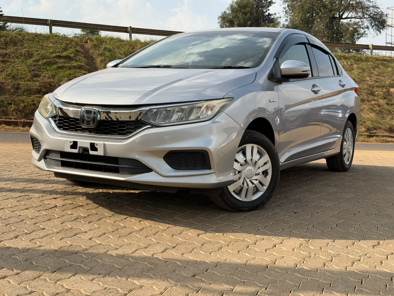 2018 -Honda Grace Hybrid -Silver