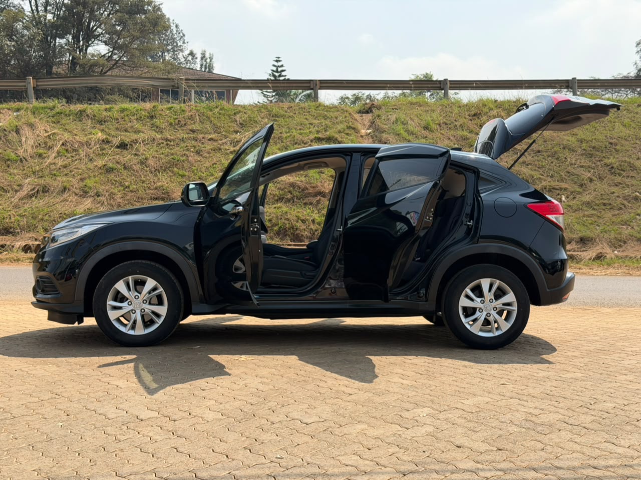 2019-Honda Vezel -Black
