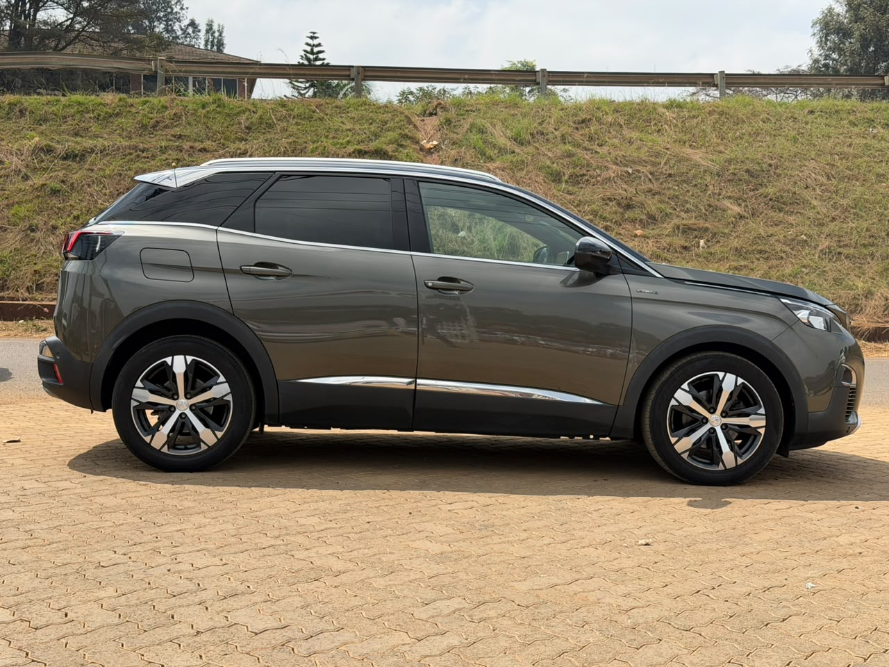 2020-Peugeot 3008 GTLINE -Green