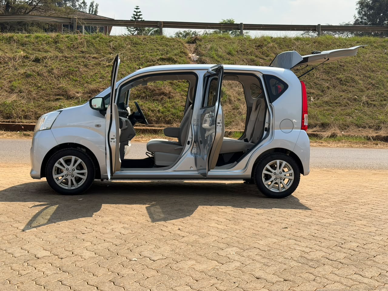 2020- Daihatsu Move- Silver