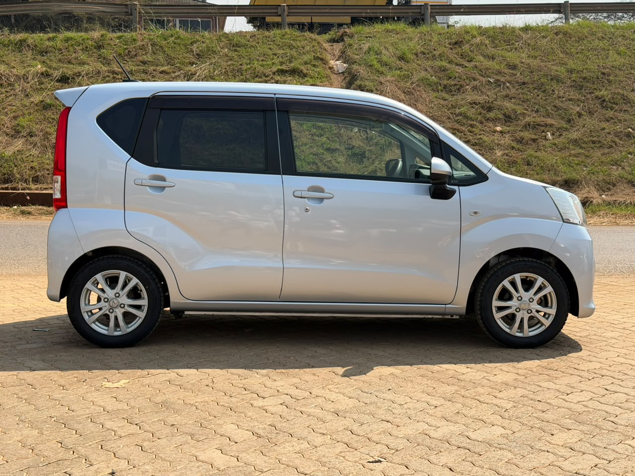 2020- Daihatsu Move- Silver